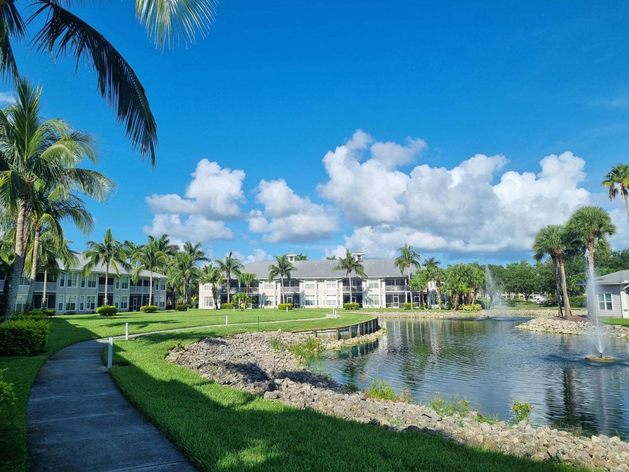 Stunning 2-Bedroom Plus Den Condo In Greenlinks Resort North North Naples Kültér fotó